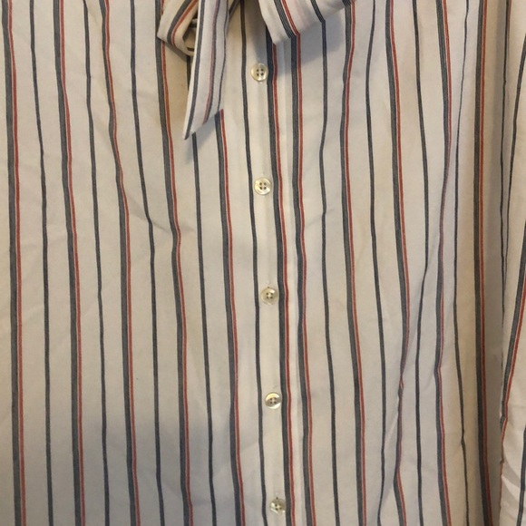 Sleeveless blouse with buttons and tie neck - Picture 3 of 5